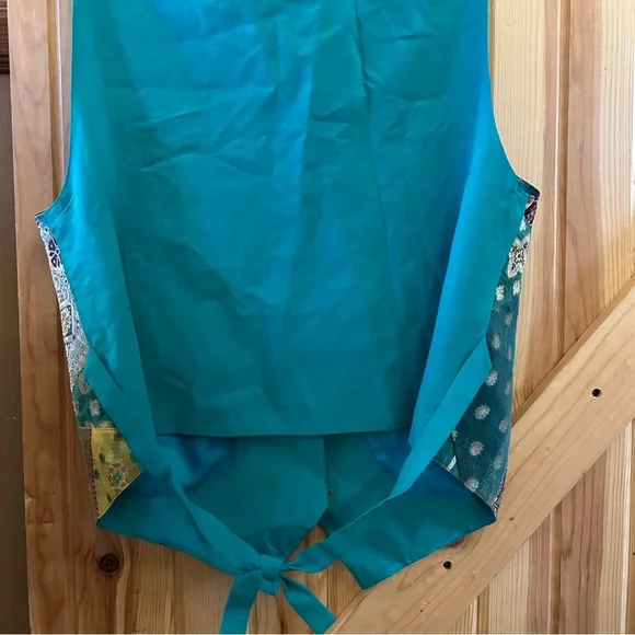 Patterned Vest - Picture 3 of 3